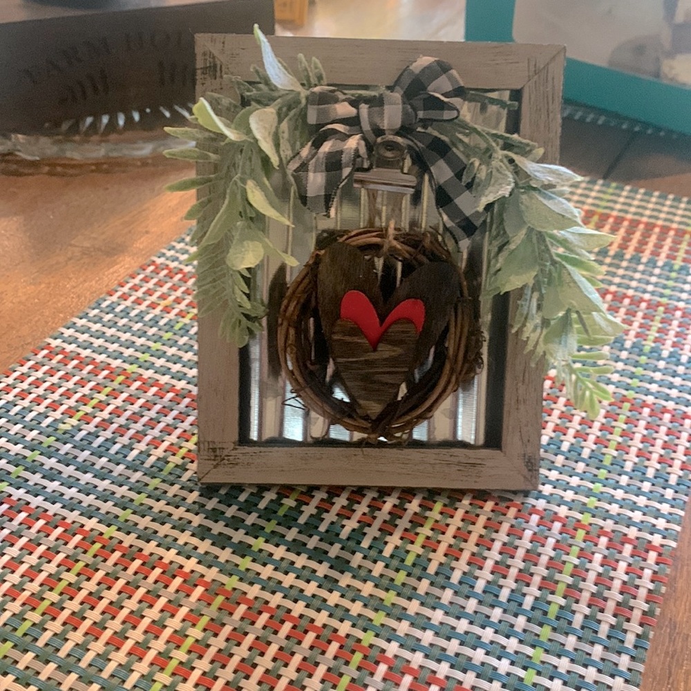 Beautiful wooden wreath gift 3 hearts